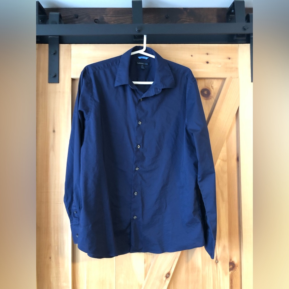 Men’s VanHeusen button down shirt